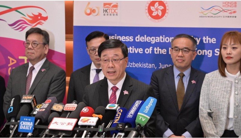 行政長官李家超早前率商貿代表團出訪中亞哈薩克斯坦及烏茲別克斯坦。創科局fb 行政長官李家超早前率商貿代表團出訪中亞哈薩克斯坦及烏茲別克斯坦。創科局fb