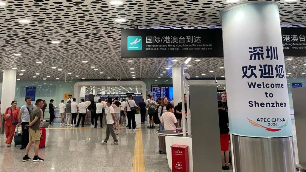 国庆长假深圳机场外籍客流达2万人次，同比增长2.6%，创历史同期新高。小红书@Voler dans un rêve