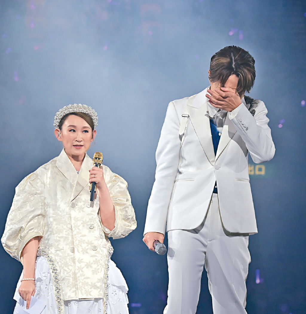 ■Ivana一讀信，軒仔已忍不住掩面飲泣。
