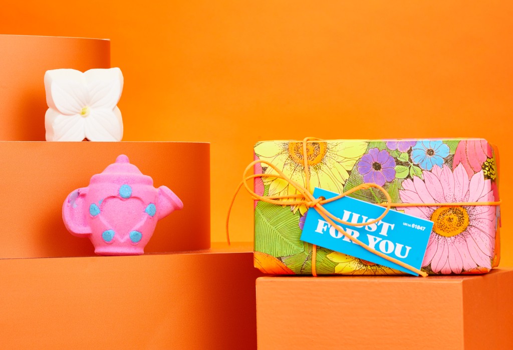 母親節2023｜Lush限定唯一最愛禮盒/$180，包括優雅茉莉汽泡彈及愛心茶壺汽泡彈。