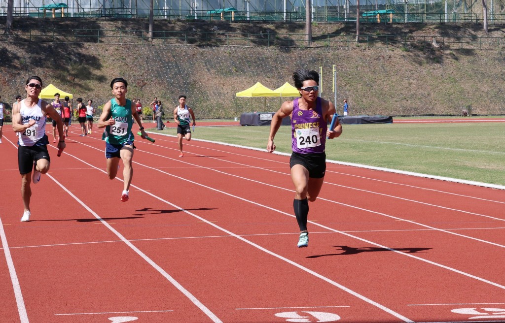 尾棒的黃珀恆大幅抛離其他對手,以破大會紀錄時間跟隊友奪冠。徐嘉華攝 尾棒的黃珀恆大幅抛離其他對手,以破大會紀錄時間跟隊友奪冠。徐嘉華攝