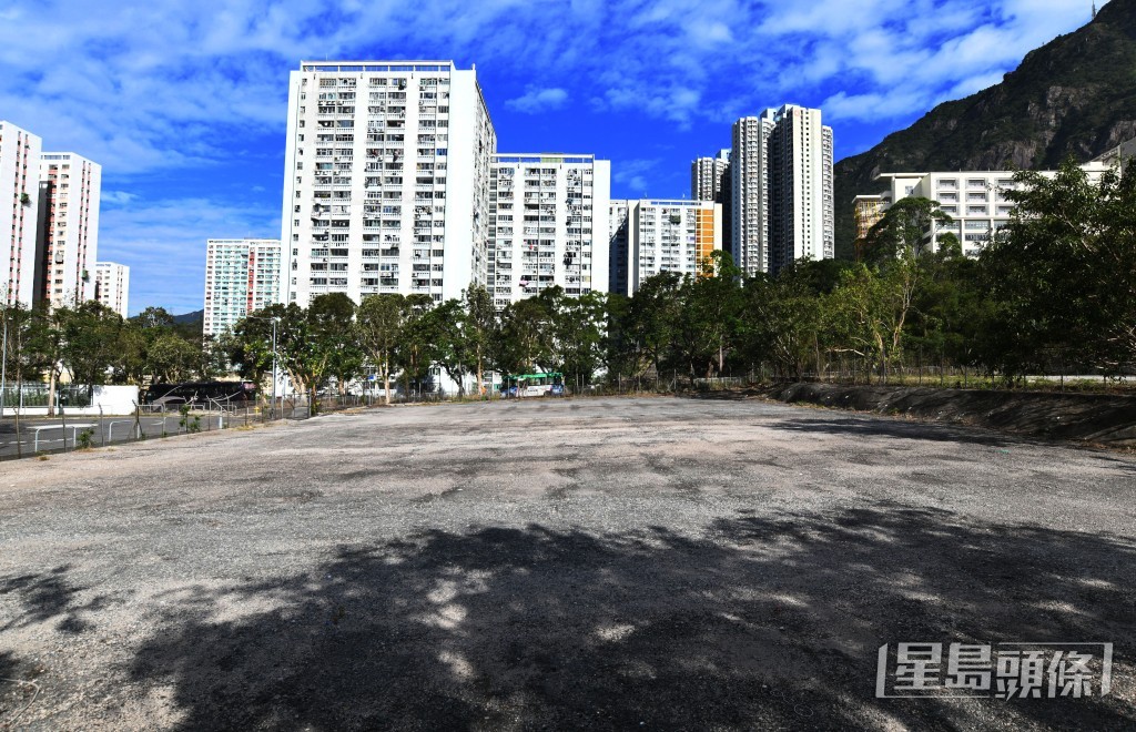 政府在今財年順利批出5幅住宅地，對比上財年的4幅多出1幅。