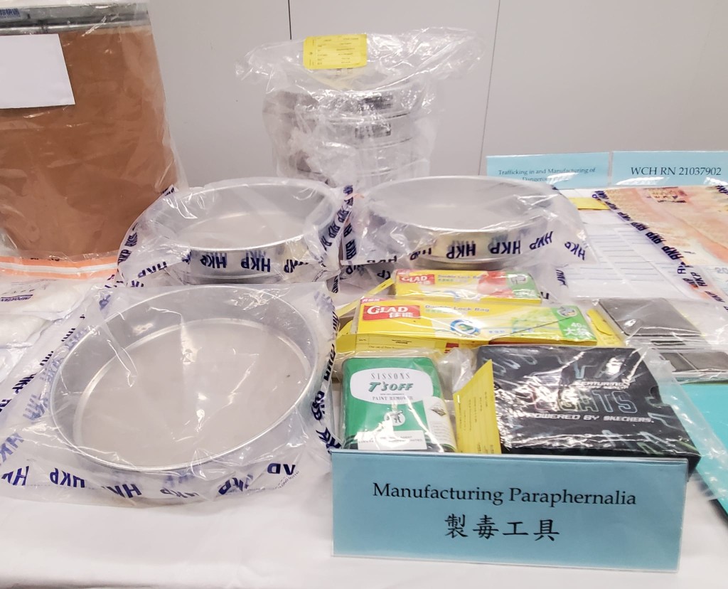 警方檢獲大量毒品包裝工具。