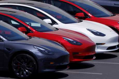 加州Tesla銷售中心展銷的電動車。路透社