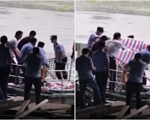 民警從河中打撈出一非密閉的不銹鋼籠子，撈上船後便用不透明塑料布遮蓋嚴實。(網圖)