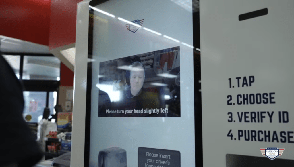 售買機以臉部辨識軟體來確認顧客身份。