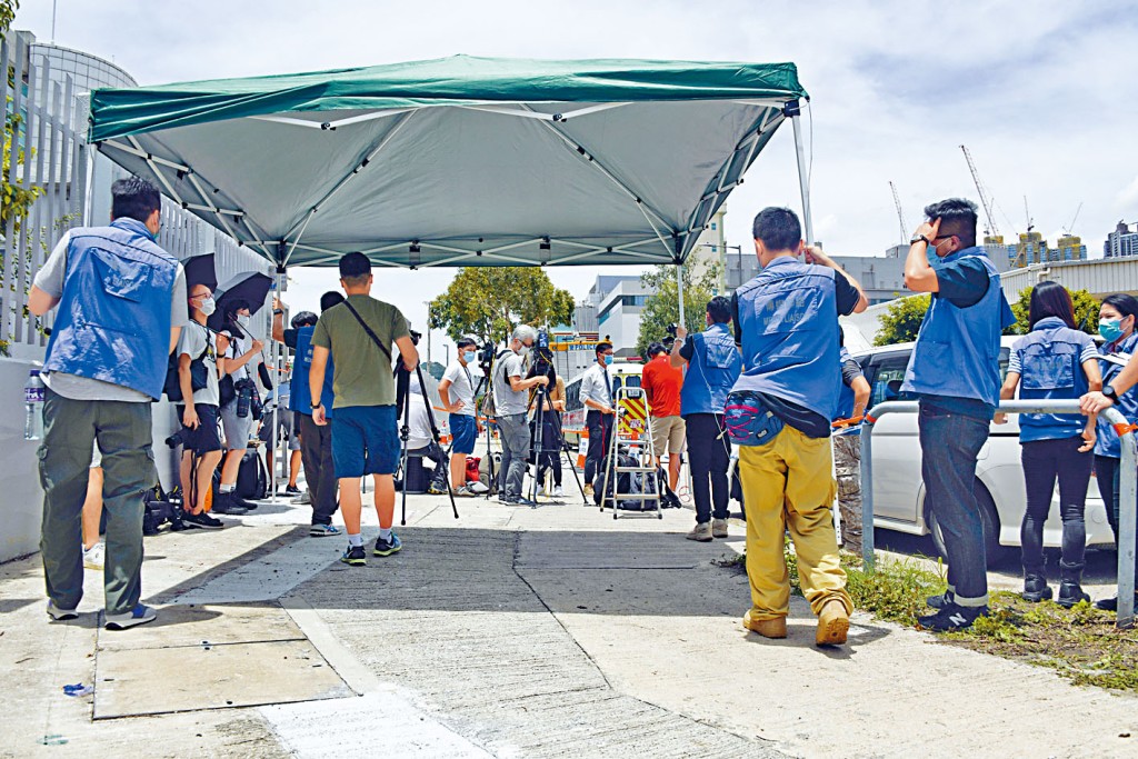 警方搜查壹傳媒集團，有記者投訴被拒進入封鎖區採訪。
