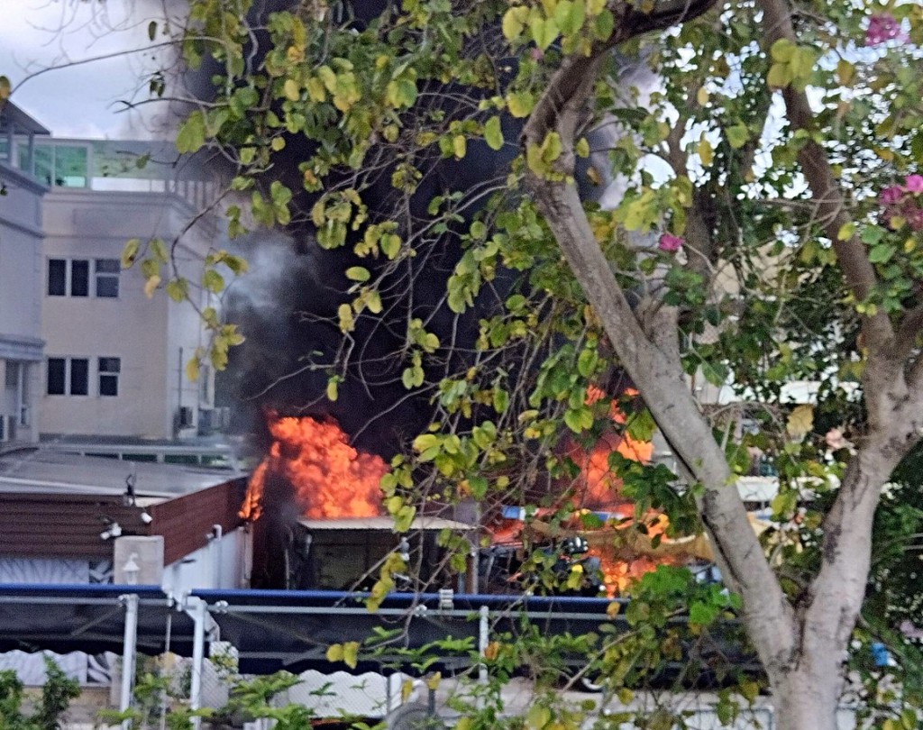 村屋火光熊熊。fb：錦上路之友