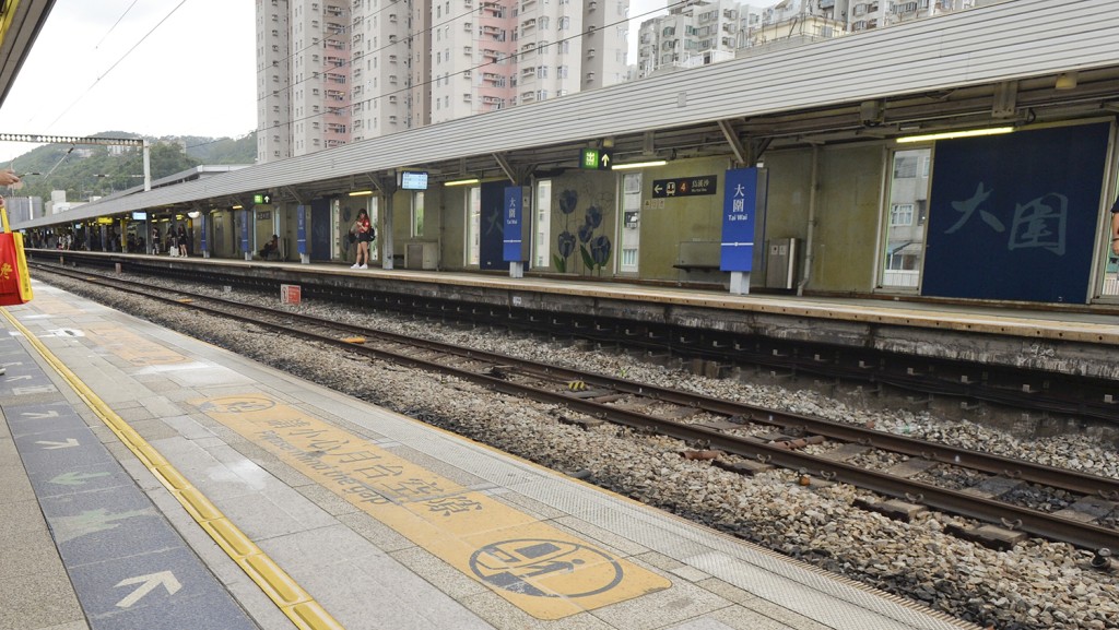 中年漢在大圍站頭等車廂,懷疑未能出示有效車票打傷港鐵職員。 資料圖片