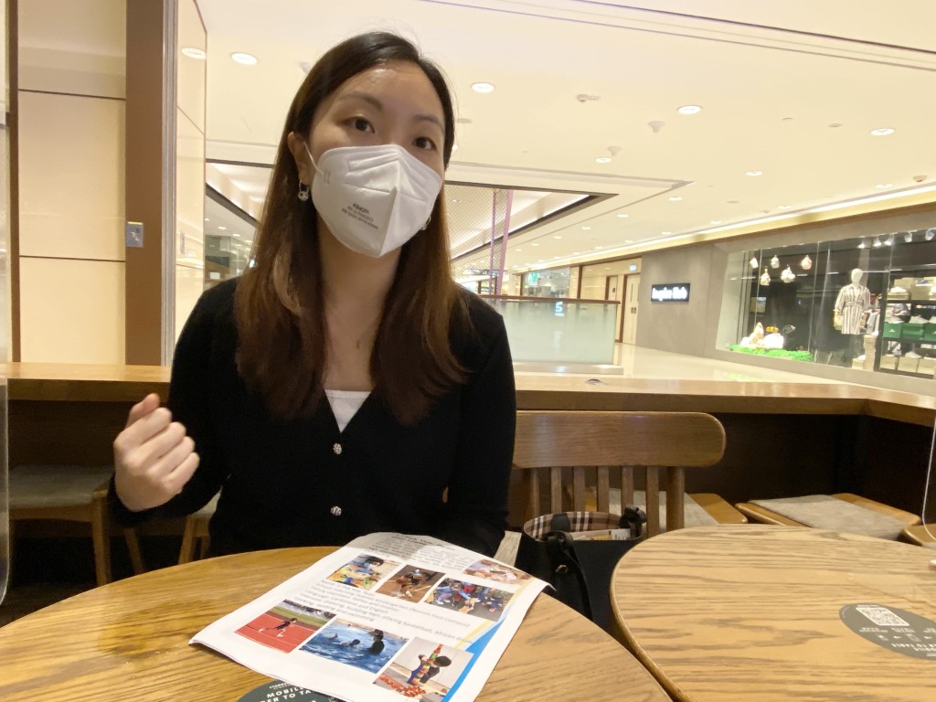 Emi不諱言「大包圍」報名,是因為最初未必清楚每間學校的教學模式,連兒子的個性、能力適合哪類小學亦不算太了解,只是在邊面試、邊做資料搜集的過程中,慢慢梳理出學校不同要求,某程度都需要兒子有能力配合。(羅惠儀攝) Emi不諱言「大包圍」報名,是因為最初未必清楚每間學校的教學模式,連兒子的個性、能力適合哪類小學亦不算太了解,只是在邊面試、邊做資料搜集的過程中,慢慢梳理出學校不同要求,某程度都需要兒子有能力配合。(羅惠儀攝)