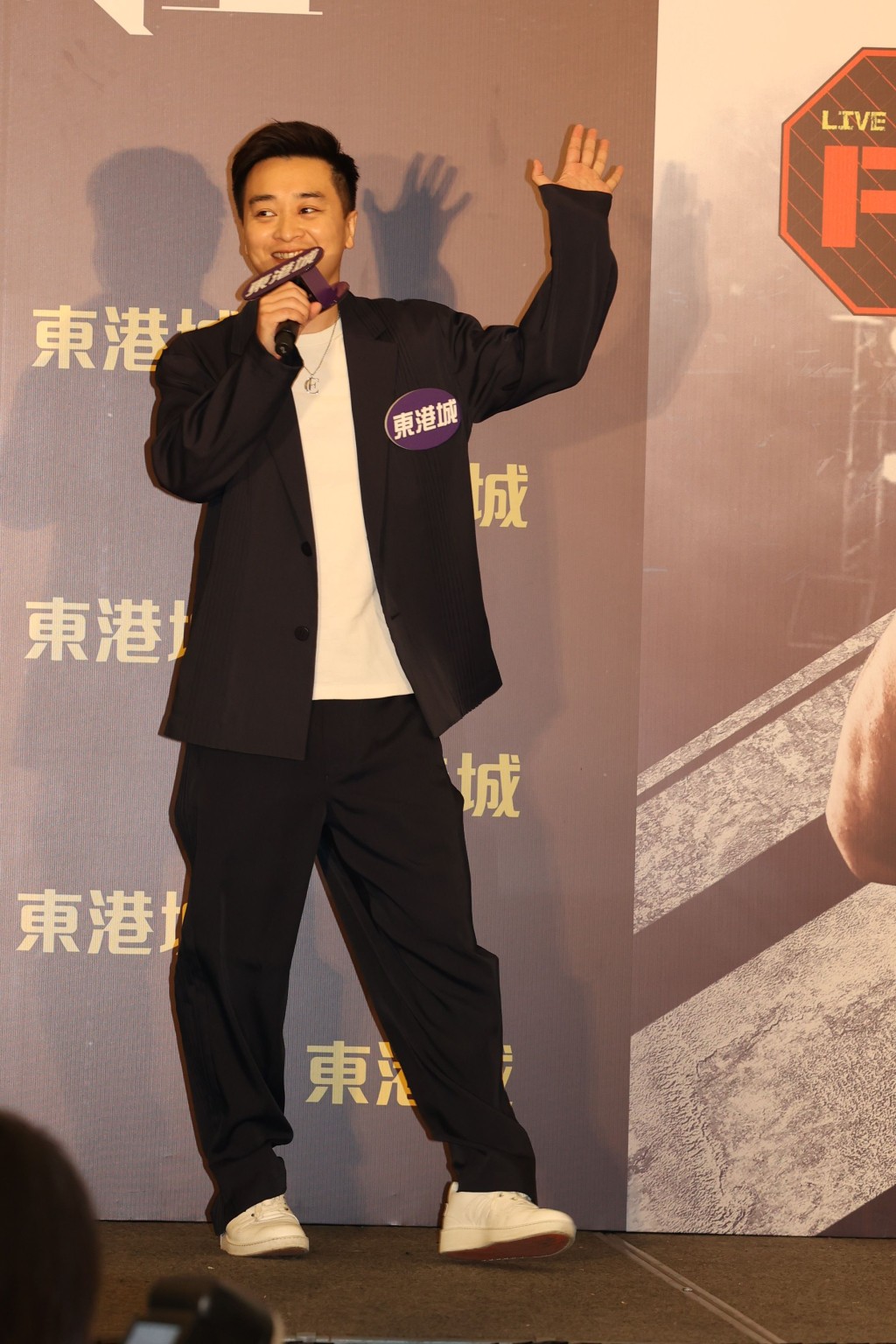谭辉智将于本月26日九龙湾国际展贸中心举行《谭辉智FIGHT FOR YOU演唱会》。