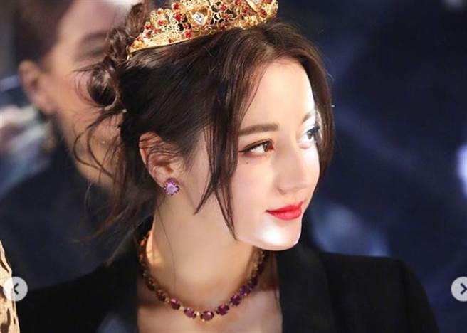 迪丽热巴被称为中国最美女星。