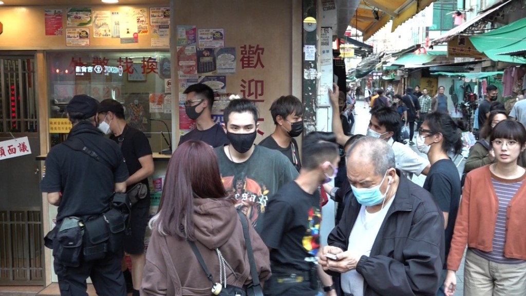 引來好多市民圍觀。