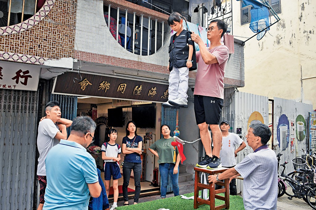 飄色巡遊是長洲太平清醮重頭戲，各參與單位趁周末舉辦「試色」綵排。