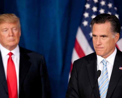 羅姆尼(右)狠批特朗普腐敗。資料圖片