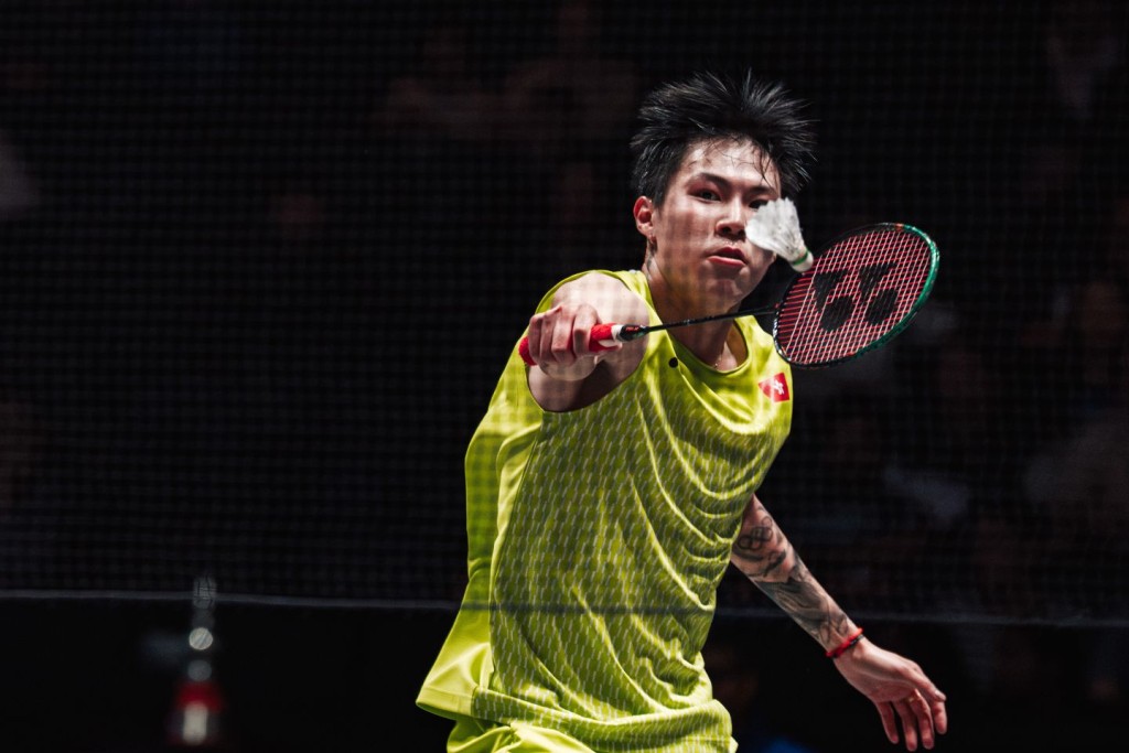 在全英首圈爆冷擊敗應屆全運金牌的李卓耀，在次圈以0:2不敵加拿大應屆世錦賽同牌得主賴浩俊。全英FB圖