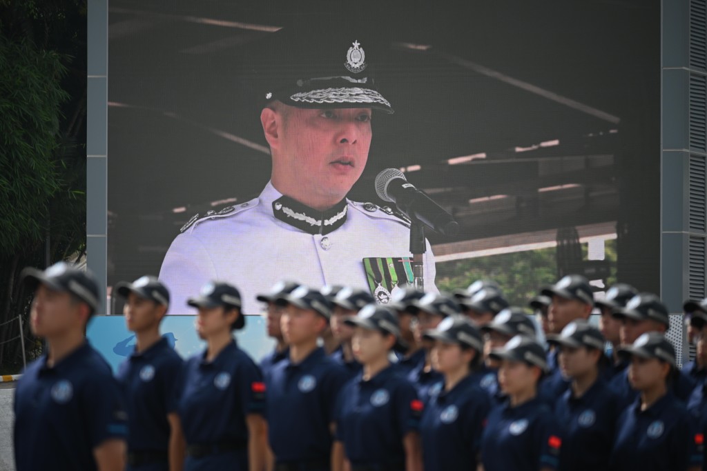 警務處處長周一鳴檢閱首屆「學警預備訓練課程」學員。蘇正謙攝