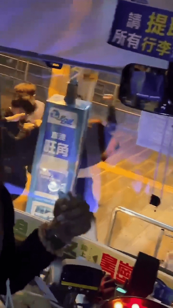 一名男子遭4人圍毆。香港人在深圳交流群FB
