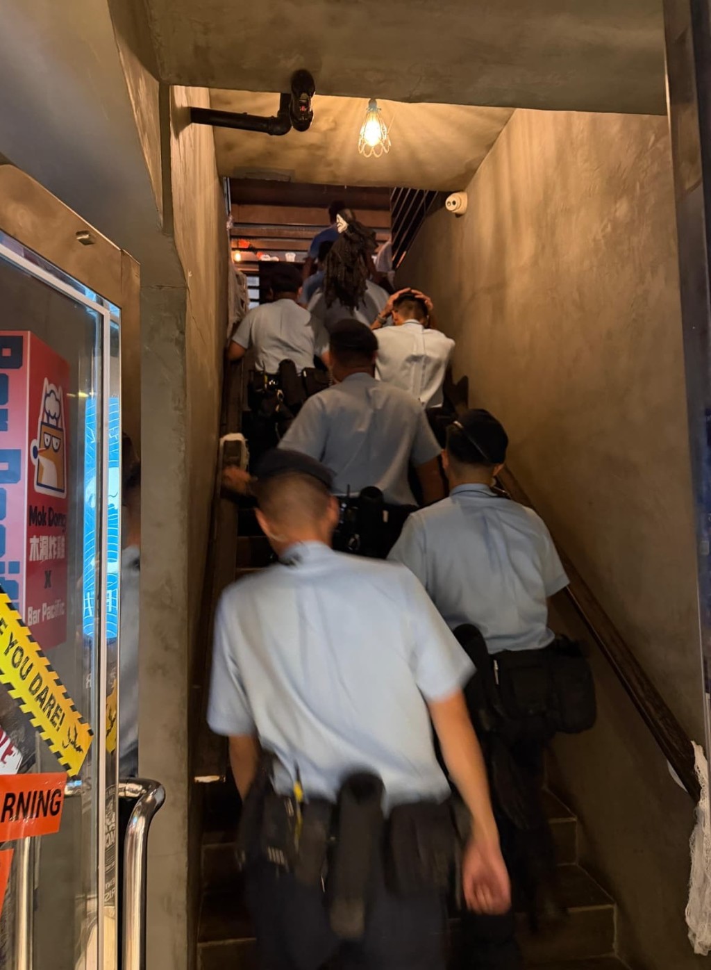 警方在旺角展開反罪惡行動,突擊巡查10多處夜場。警方圖片 警方在旺角展開反罪惡行動,突擊巡查10多處夜場。警方圖片