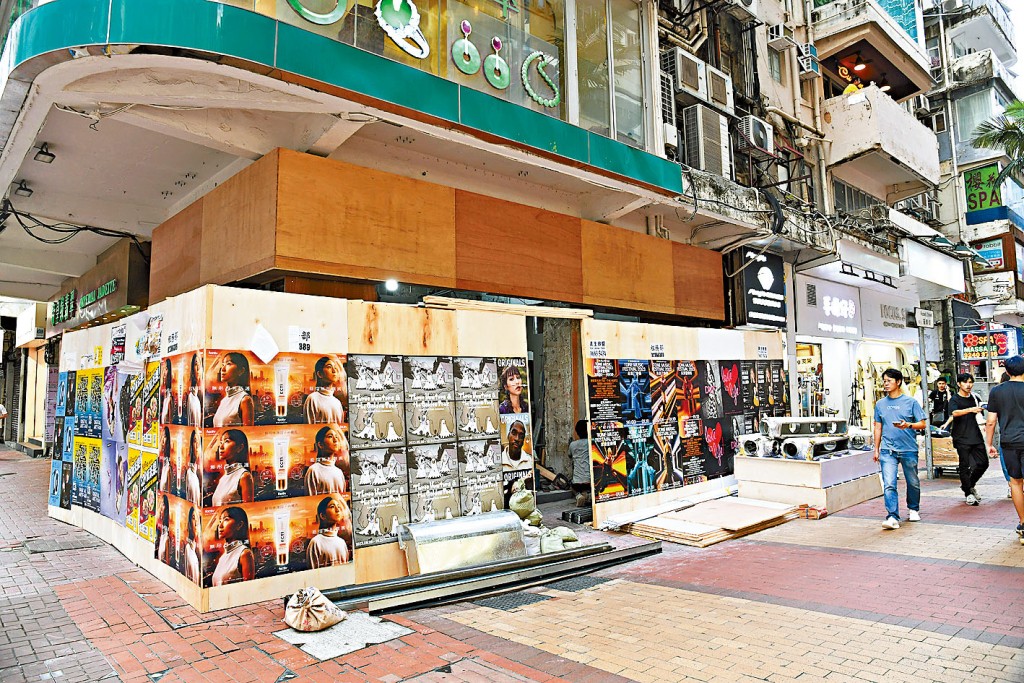 铜锣湾罗素街60号单边「舖王」，以每月38万租出。