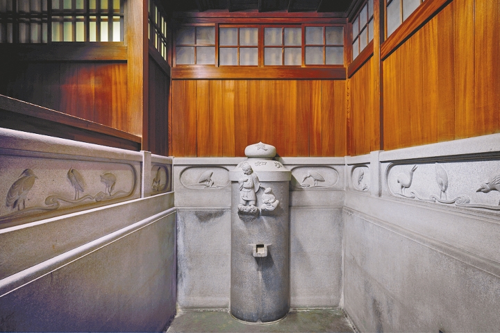 又新殿建有日本唯一的皇室專用溫泉浴池。