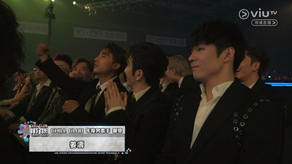 姜涛在台上逐一多谢队友。