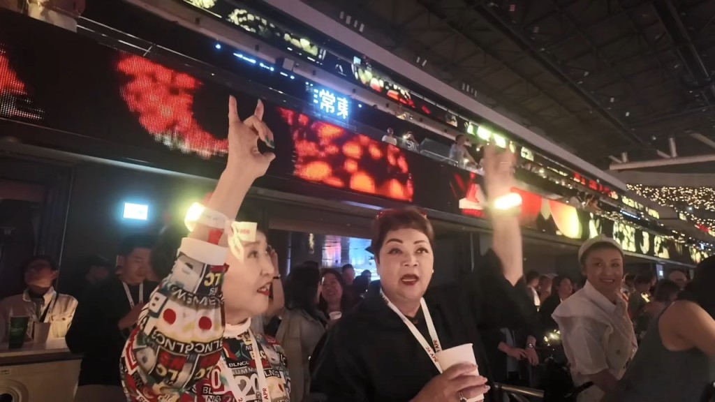 肥媽早前到啟德主場館睇謝霆鋒演唱會。 肥媽早前到啟德主場館睇謝霆鋒演唱會。