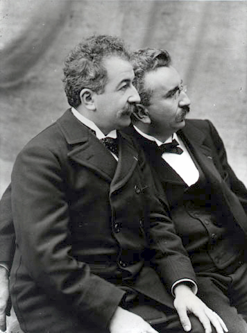 Auguste Lumière(左)及Louis Lumière(右)