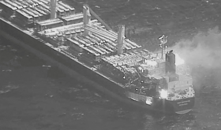 胡塞武裝襲擊貨船「真實信心號」，導致船上3名船員死亡。路透社