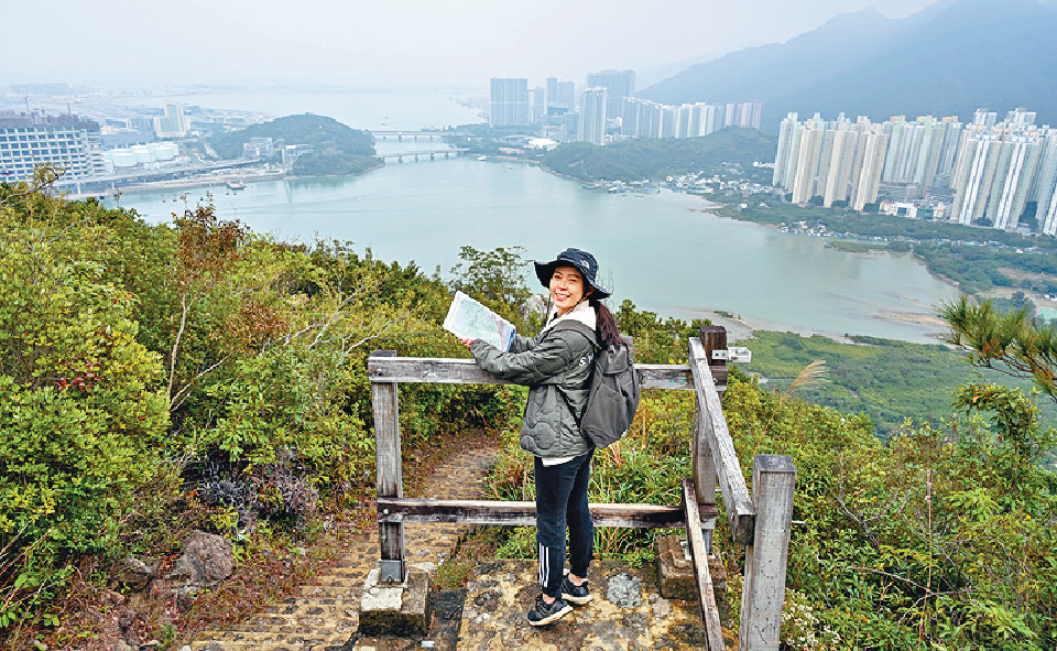 ■這石梯轉角位宛如一個觀景台，盡覽東涌及赤鱲角機場。