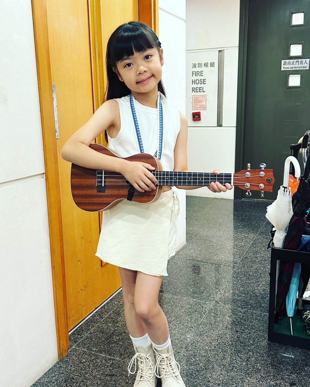 徐荣囡囡已经变成小少女。