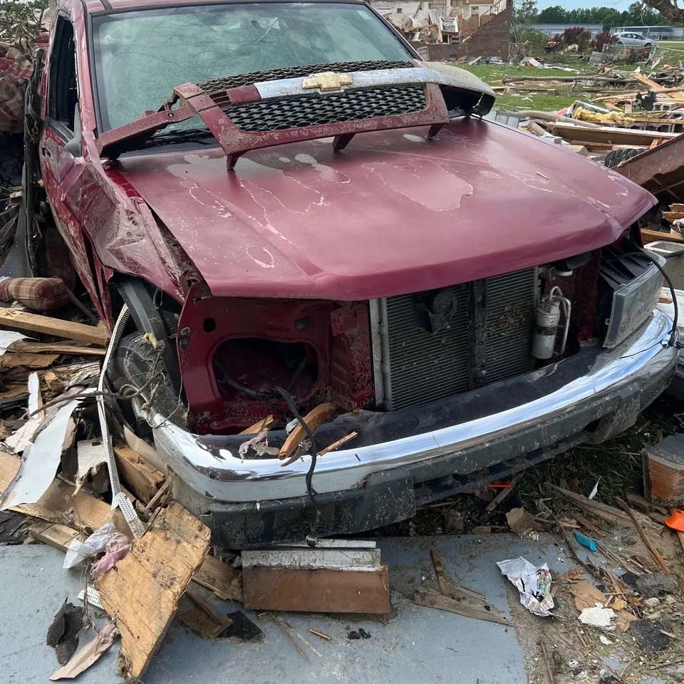 保羅的汽車在風景中損毀。gofundme 圖片 保羅的汽車在風景中損毀。gofundme 圖片