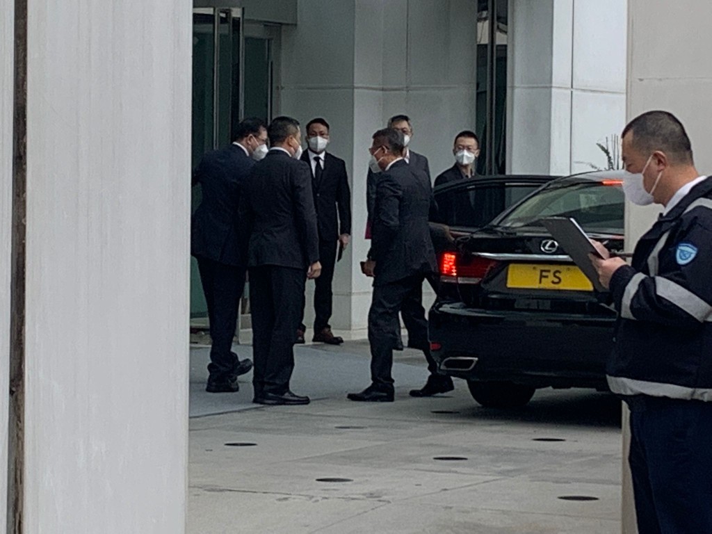 财政司长陈茂波抵达中联办。