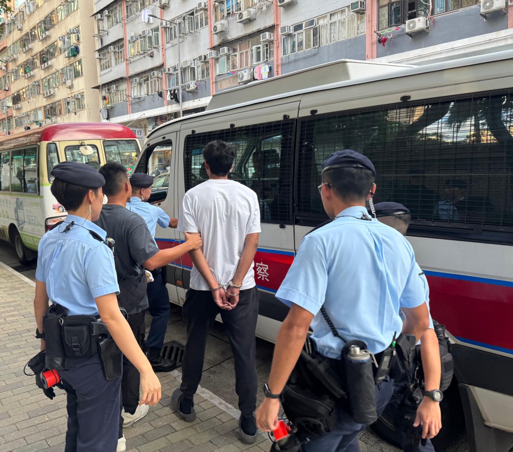 警荃灣掃毒 3男遇查搜出共約一千元大麻可卡因被捕。警方圖片