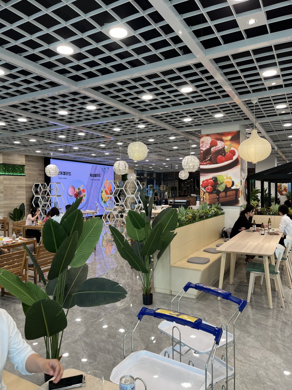「樂浪愛國金剛館」還有翻版IKEA。 X@JustCherry__