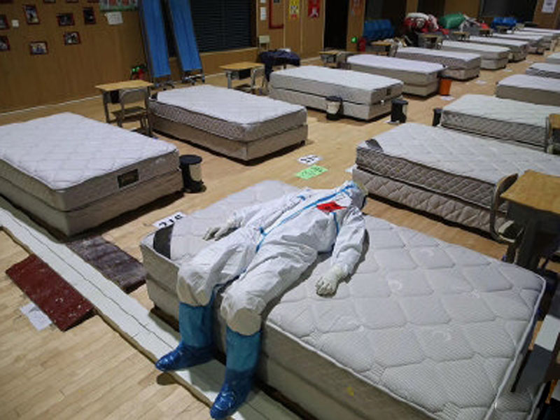 武昌方艙醫院最後一夜，醫護留影。(網圖)