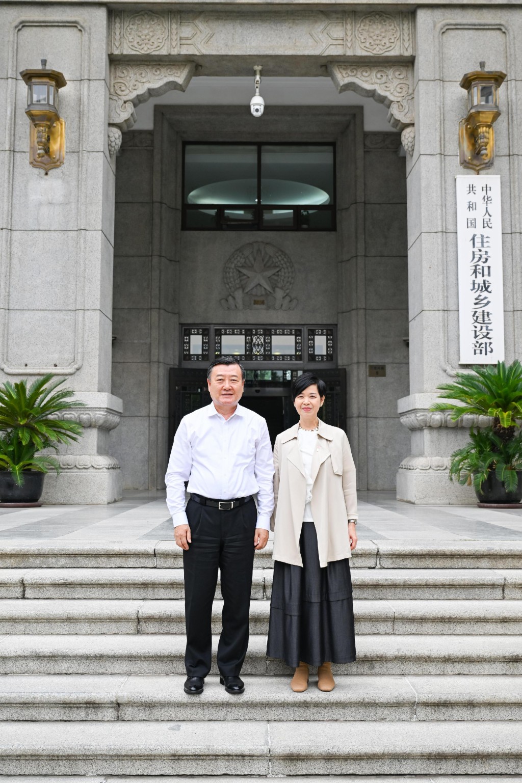何永賢(右)昨日拜訪國家住房和城鄉建設部部長倪虹(左)。政府新聞處 何永賢(右)昨日拜訪國家住房和城鄉建設部部長倪虹(左)。政府新聞處