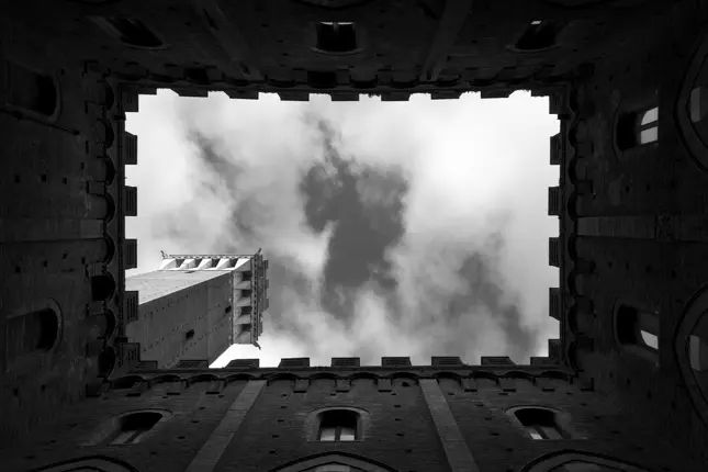 60MP全片幅感元件無Bayer濾色鏡及低通濾鏡,直接捕捉光線,銳利度大增。 60MP全片幅感元件無Bayer濾色鏡及低通濾鏡,直接捕捉光線,銳利度大增。