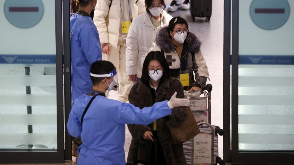 南韩明起(11日)恢旅签发中国旅客赴韩短期签证。 路透