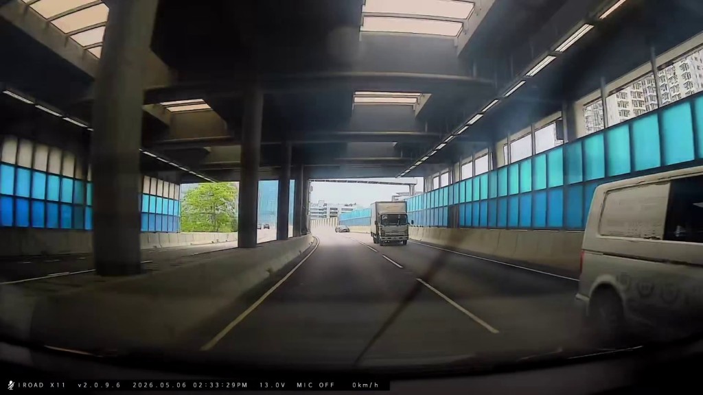 豐田私家車如常行駛。fb「車cam L(香港群組)」TrustworthyLizard7713片段截圖 豐田私家車如常行駛。fb「車cam L(香港群組)」TrustworthyLizard7713片段截圖
