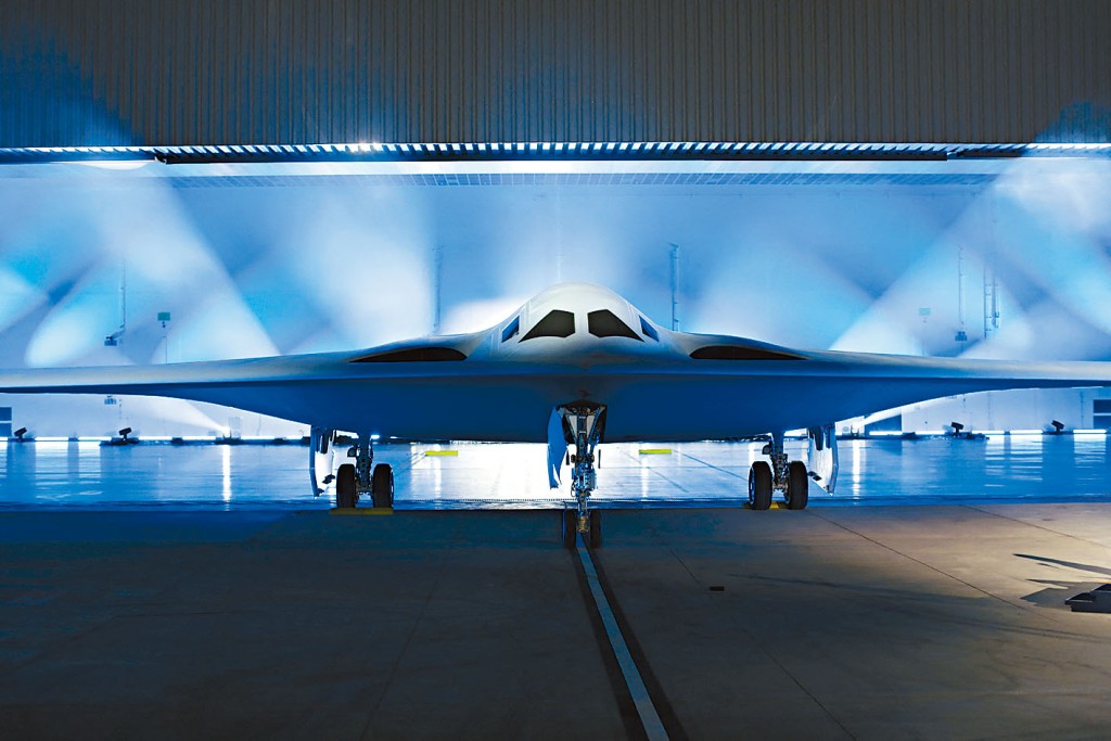 國防設備供應商Northrop Grumman上周五在加州公開新一代隱形轟炸機B-21。