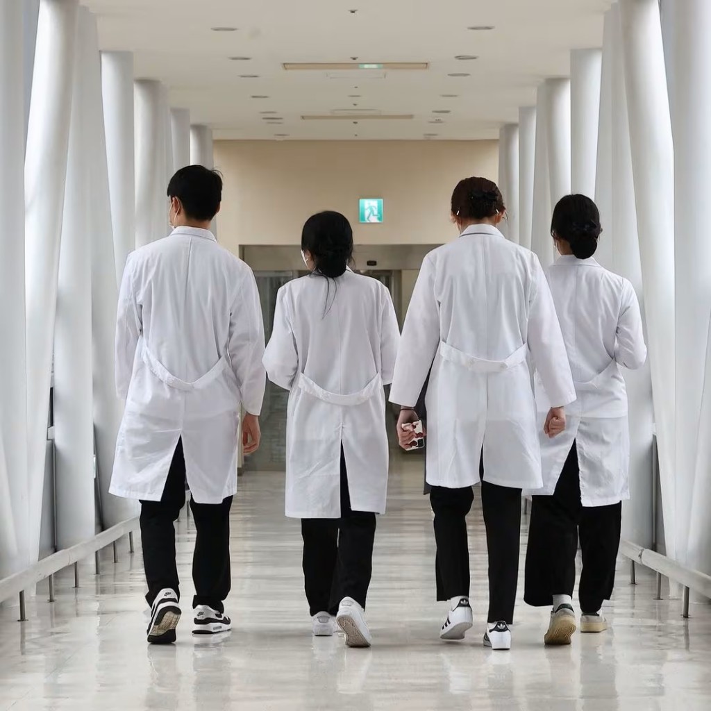 南韓政府目前對醫生下達的復工令，反應不佳。路透社