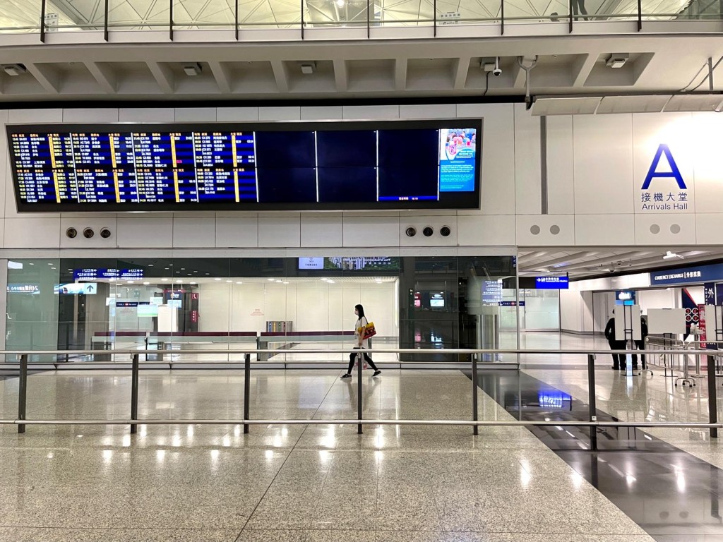 多宗涉及從英國抵港人士於機場「檢測待行」或強制檢疫期間，經檢測後發現帶有L452R變異病毒株。