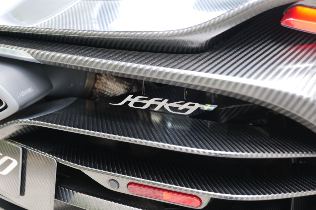 全港首輛右軚版Koenigsegg Jesko Attack，額外配上外露式碳纖維車身