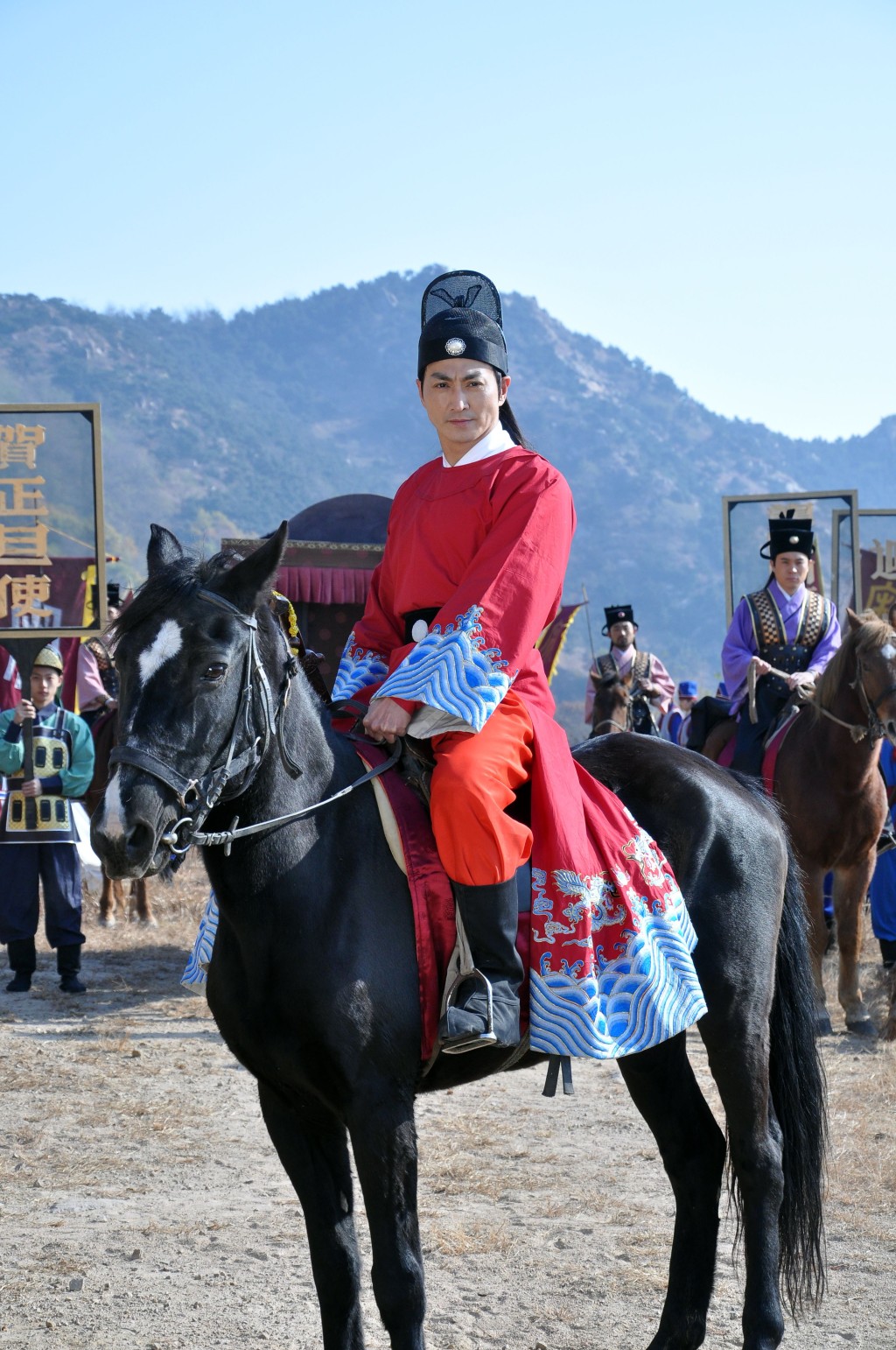 何家勁在《包青天》中飾演「展昭」。