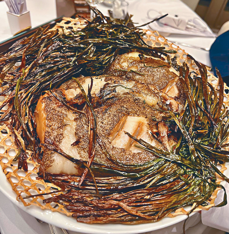 撥開烤蔥後的魚頭 撥開烤蔥後的魚頭