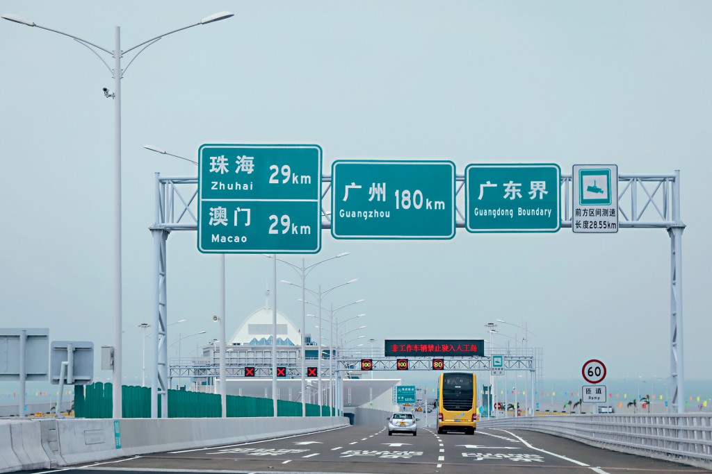 雨季将至，汽车业人士提醒「港车北上」的车主留意内地天气变化。