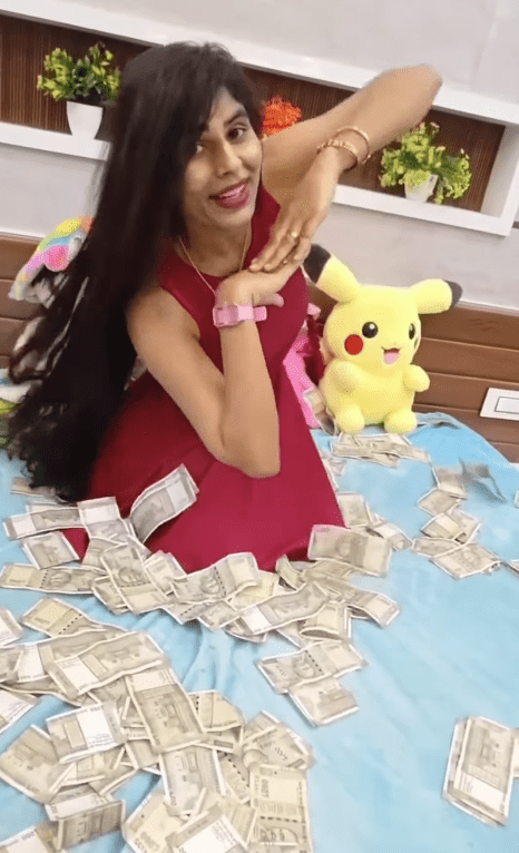 印度炫富女网红家中遭洗劫。madhumithaaaaaaa_3154284@IG 印度炫富女网红家中遭洗劫。madhumithaaaaaaa_3154284@IG