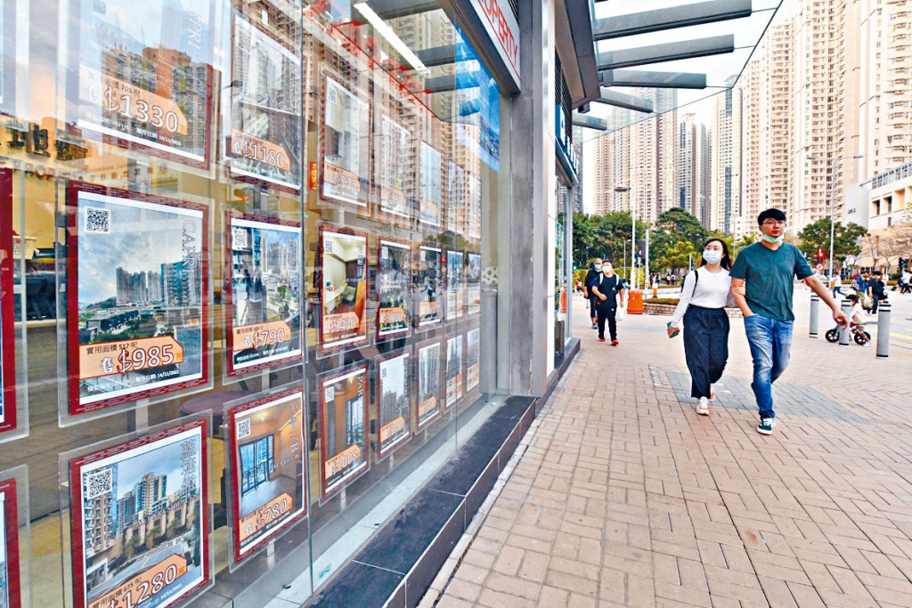 疫情急劇惡化，對樓市睇樓及交投帶來明顯衝擊，而全港有約10%業主選擇封盤避疫。