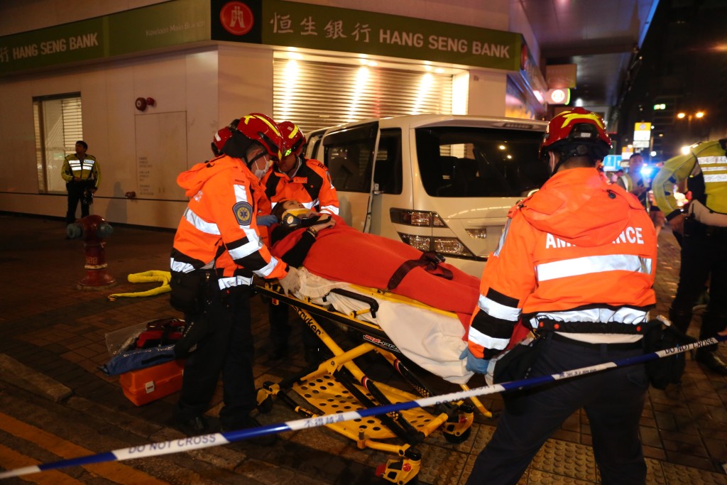 七人车女乘客受伤送院。